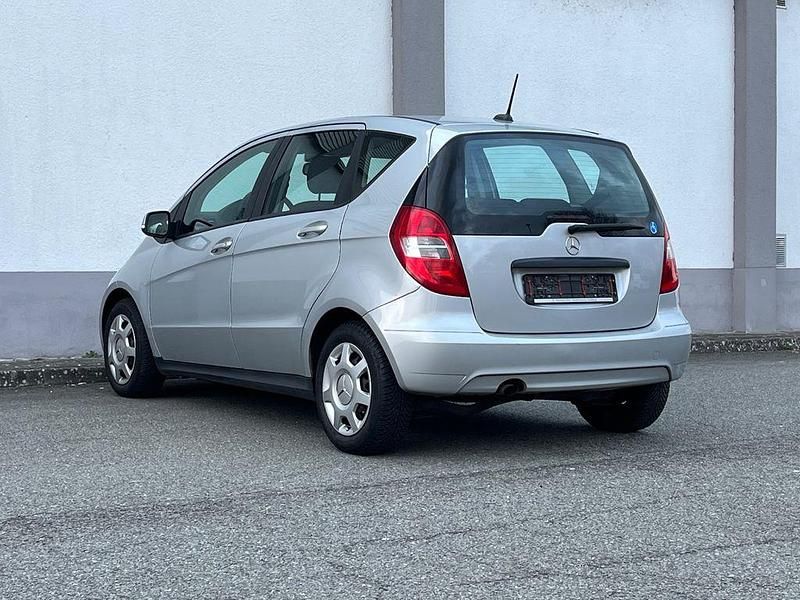 Gebraucht Mercedes A160 95 PS (69 kW) 2011 Silber Limousine