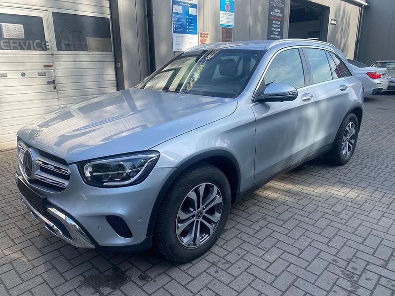 Silber Gebraucht 2021 Mercedes GLC220 SUV | 35.450 € (Fairer Preis) - Bild 1/4
