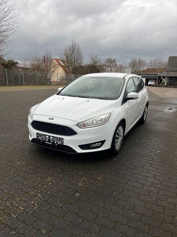 Gebraucht Ford Focus Business Edition 125 PS (91 kW) 2018 Weiß Limousine