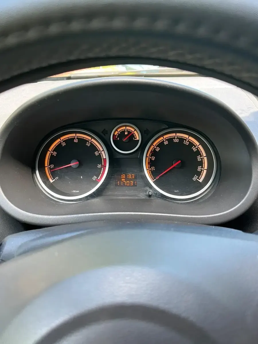 Używany Opel Corsa 101 KM (74 kW) 2010 Szary Hatchback