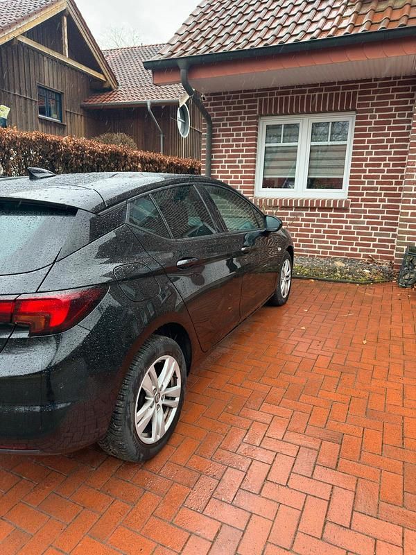 Gebraucht Opel Astra 125 PS (91 kW) 2018 Schwarz Limousine