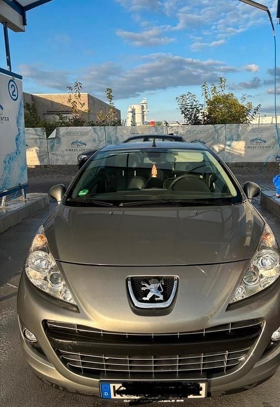 Grau Gebraucht 2007 Peugeot 207 CC Cabrio | 3.000 € (Etwas zu teuer) - Bild 1/4