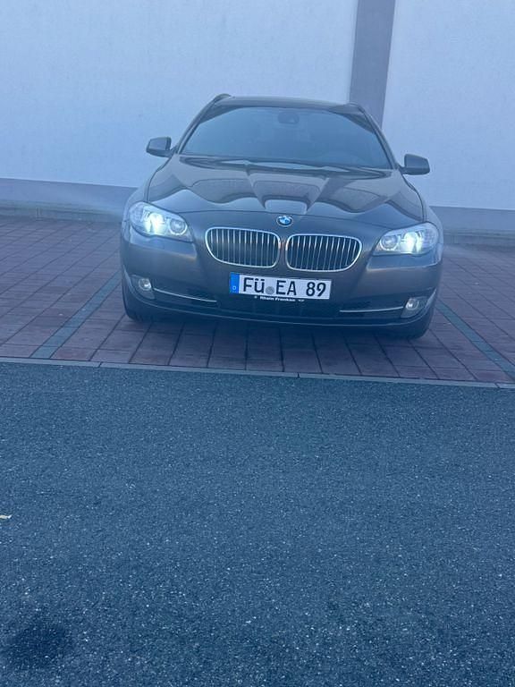 Gebraucht BMW 520 190 PS (139 kW) 2013 Braun Kombi