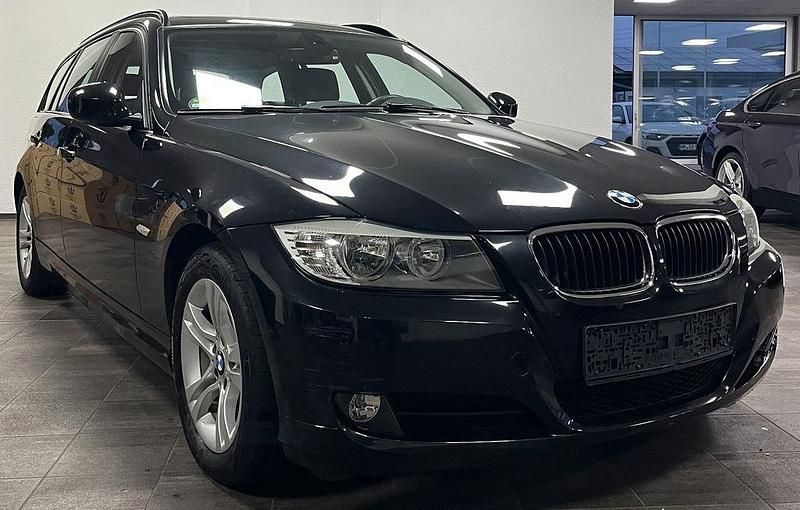 Gebraucht BMW 318 143 PS (105 kW) 2012 Schwarz Kombi