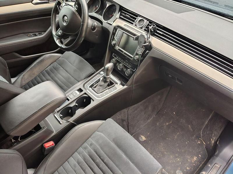 Gebraucht VW Passat Highline 150 PS (110 kW) 2016 Blau Kombi