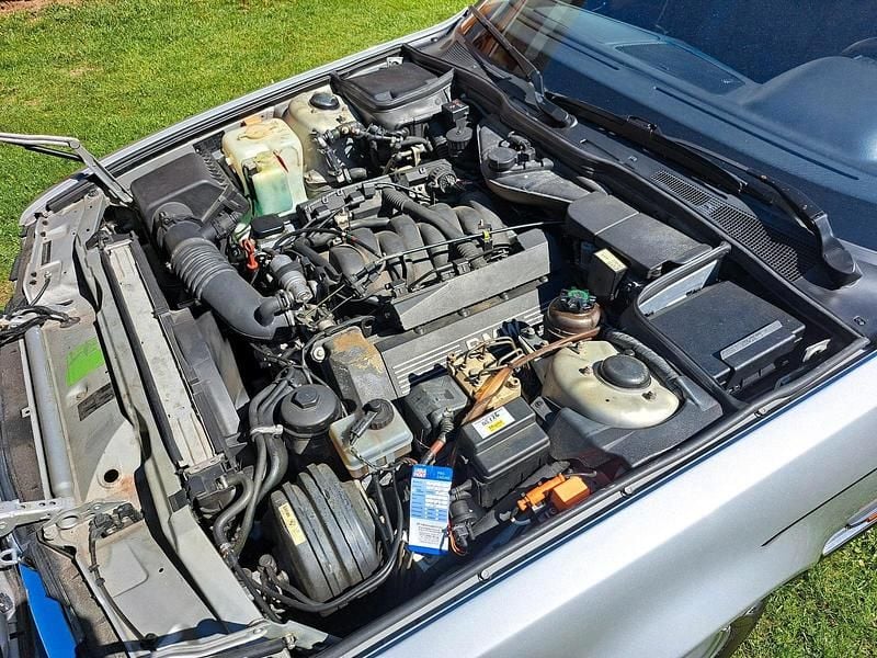 Second-hand BMW 740 286 CP (210 kW) 1992 Argintiu Berlinǎ