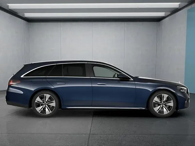 Gebraucht Mercedes E200 204 PS (150 kW) 2023 Blau Kombi