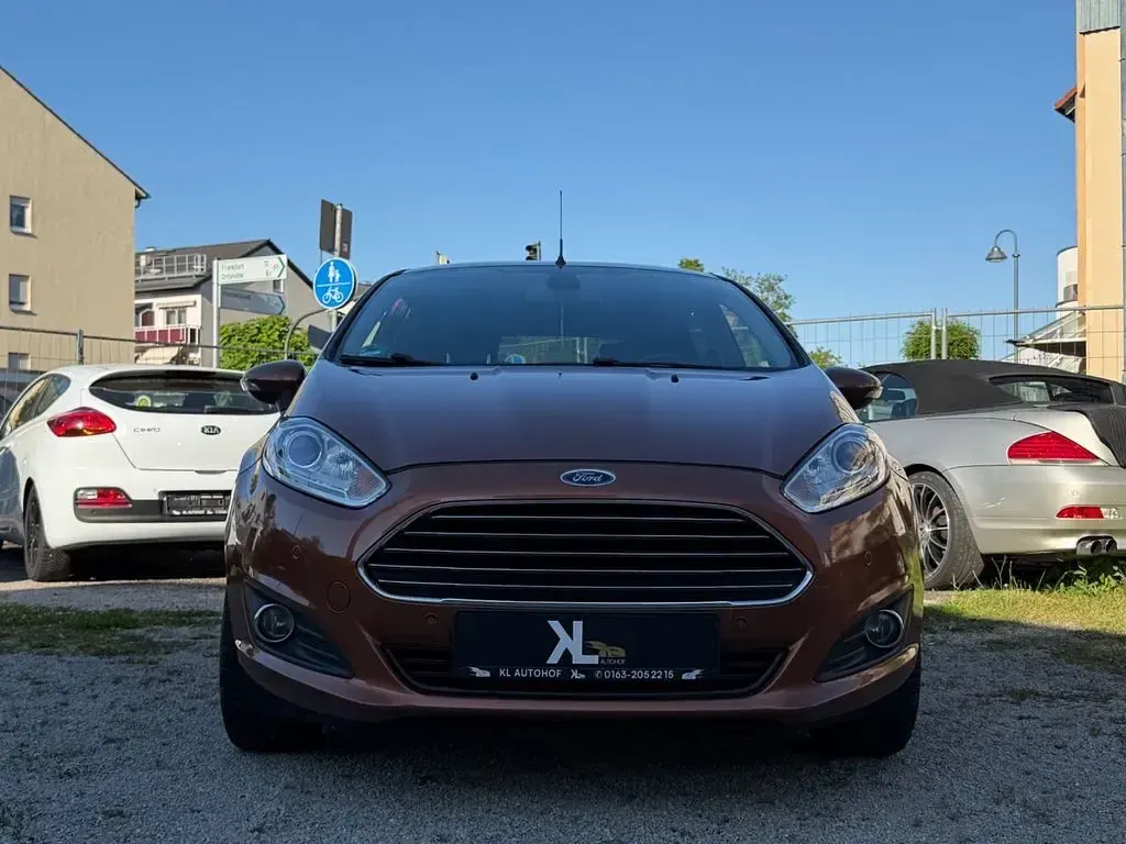 Gebraucht Ford Fiesta Titanium 101 PS (74 kW) 2016 Braun Kleinwagen