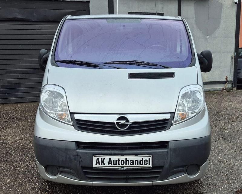 Gebraucht Opel Vivaro 114 PS (83 kW) 2008 Silber Van / Kleinbus