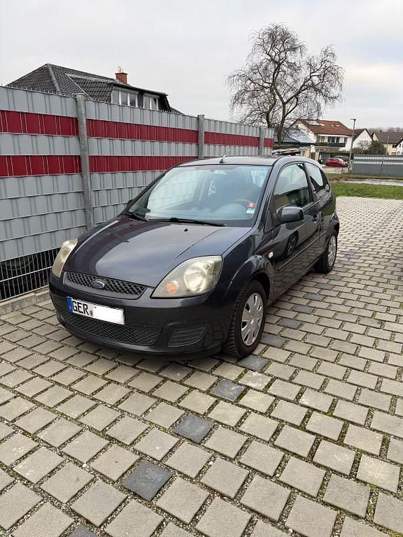 Grau Gebraucht 2008 Ford Fiesta Limousine | 1.999 € (Fairer Preis) - Bild 1/4