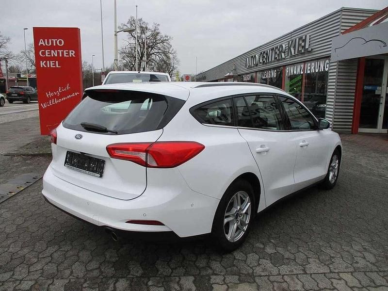 Gebraucht Ford Focus Cool & Connect 101 PS (74 kW) 2021 Weiß Kombi