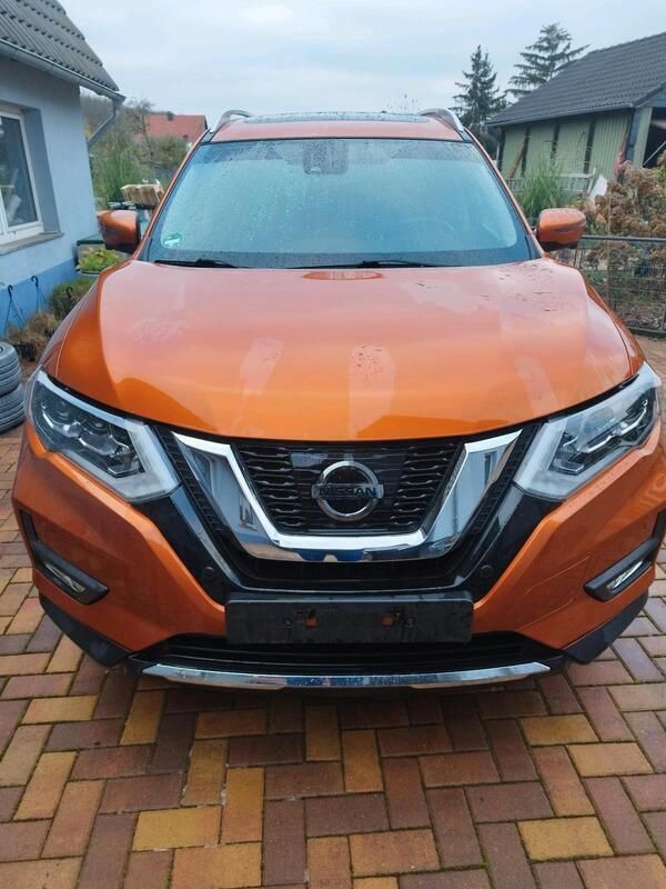 Orange Gebraucht 2017 Nissan X-Trail Tekna SUV | 17.500 € (Guter Preis) - Bild 1/4