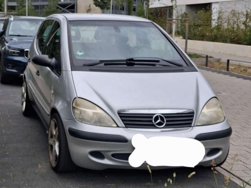 Silber Gebraucht 2002 Mercedes A170 Classic Limousine | 1.300 € (Fairer Preis) - Bild 1/4