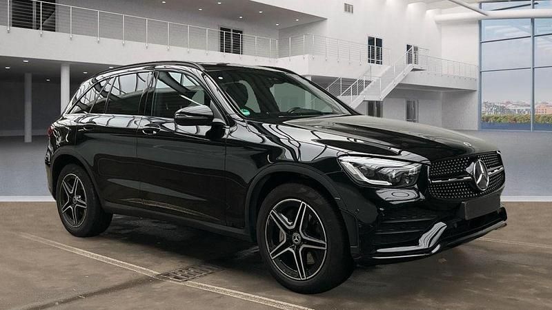 Schwarz/baltic black Gebraucht 2021 Mercedes GLC200 AMG line SUV | 34.800 € (Superpreis) - Bild 1/4