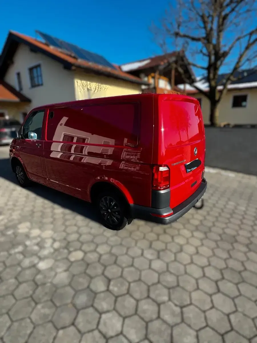 Gebraucht VW Transporter 102 PS (75 kW) 2018 Rot Van