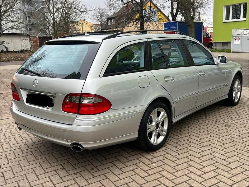 Gebraucht Mercedes E320 Avantgarde 224 PS (164 kW) 2008 Silber Kombi