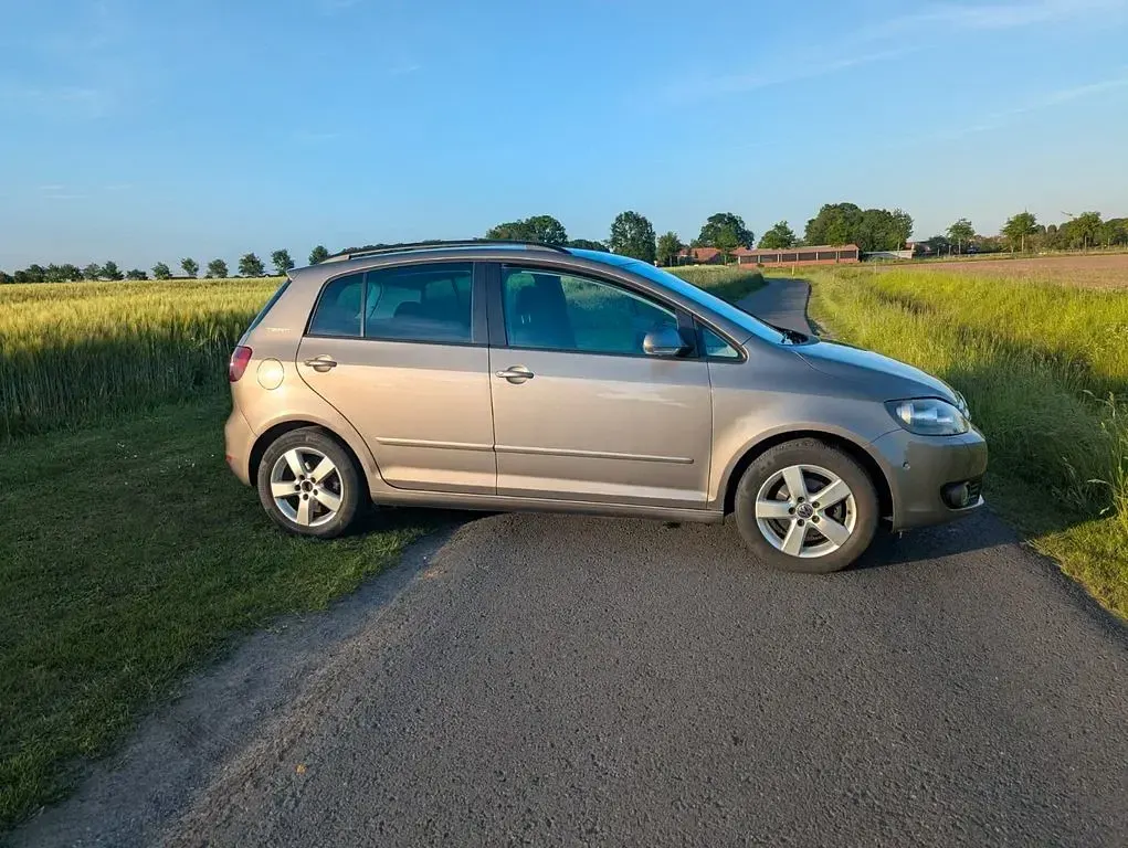 Gebraucht VW Golf Plus Cross Comfortline 80 PS (58 kW) 2011 Braun Van / Kleinbus
