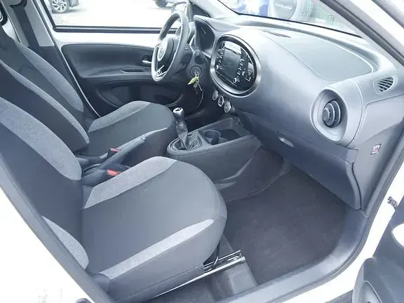 Gebraucht Toyota Aygo X X-play 72 PS (52 kW) 2022 Schneeweiß SUV