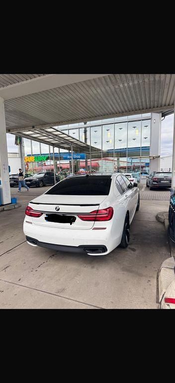 Weiß Gebraucht 2016 BMW 730 Performance Limousine | 22.800 € (Guter Preis) - Bild 1/4