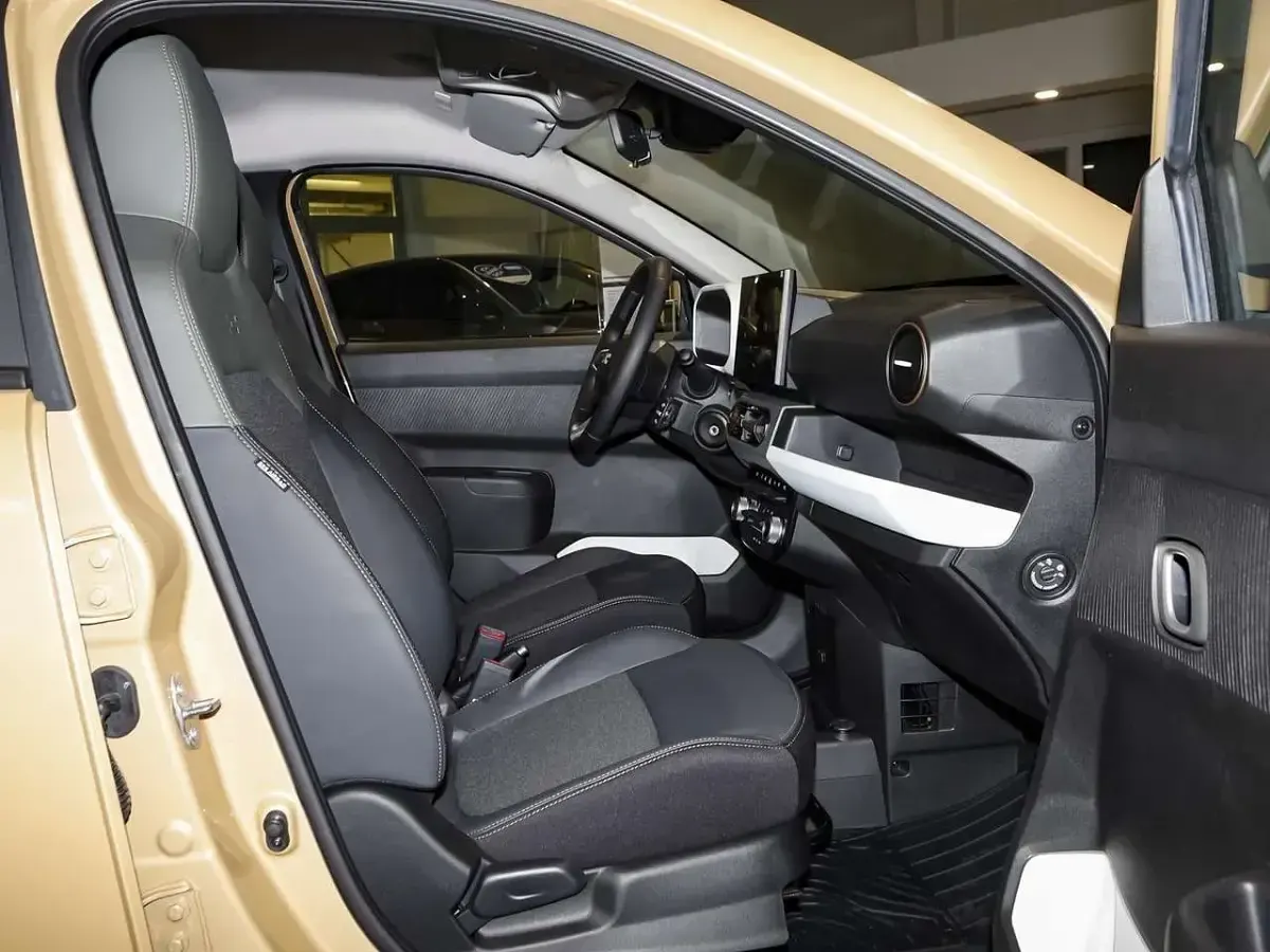 Używany Dacia Spring Extreme 47 kW (65 KM) 2025 Beżowy Hatchback