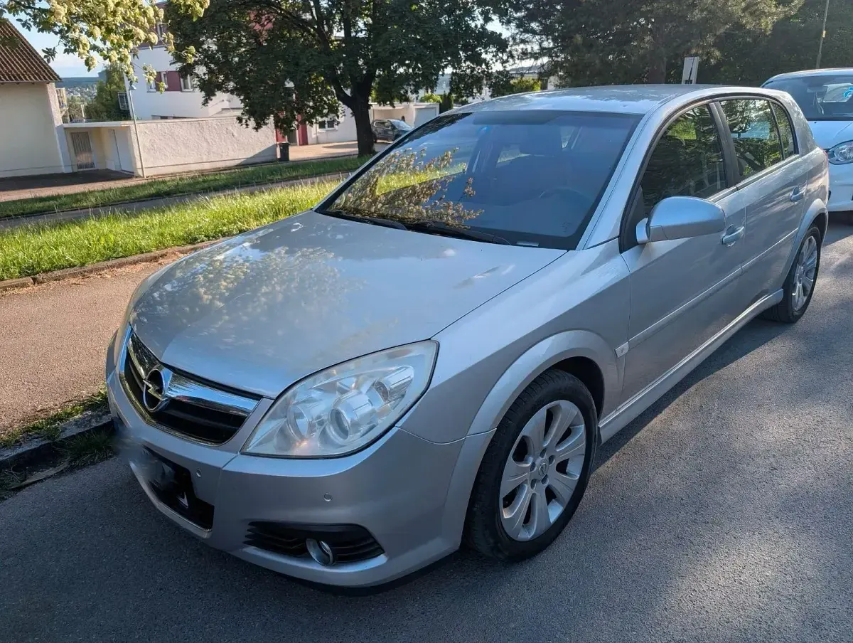 Gebraucht Opel Signum Edition+ 140 PS (102 kW) 2008 Silber Kleinwagen