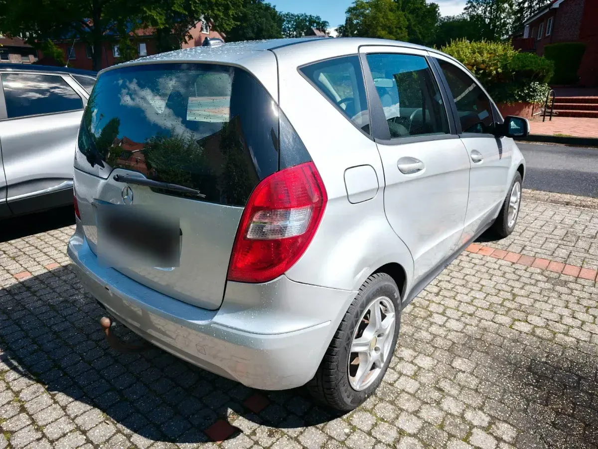 Gebraucht Mercedes A180 110 PS (80 kW) 2011 Silber Kleinwagen