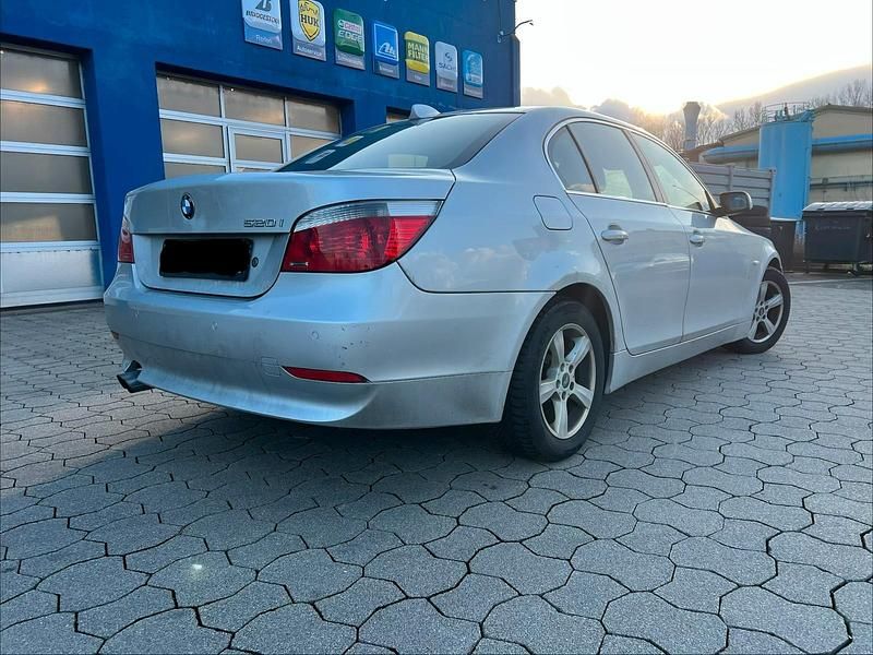 Gebraucht BMW 520 170 PS (125 kW) 2005 Silber Limousine