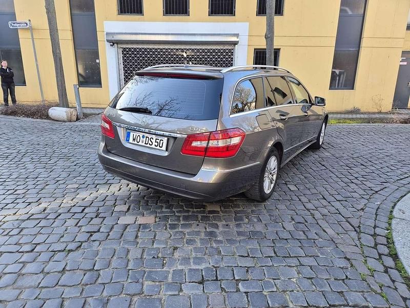 Gebraucht Mercedes E220 Elegance 170 PS (125 kW) 2010 Kombi