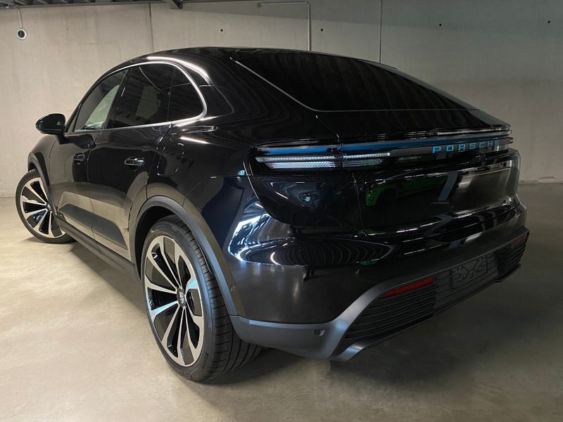 Gebraucht Porsche Macan 300 kW (408 PS) 2024 Tiefschwarzmetallic SUV