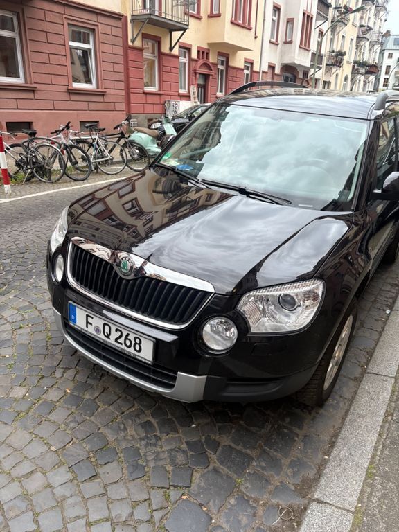 Schwarz Gebraucht 2010 Skoda Yeti SUV | 10.990 € - Bild 1/4