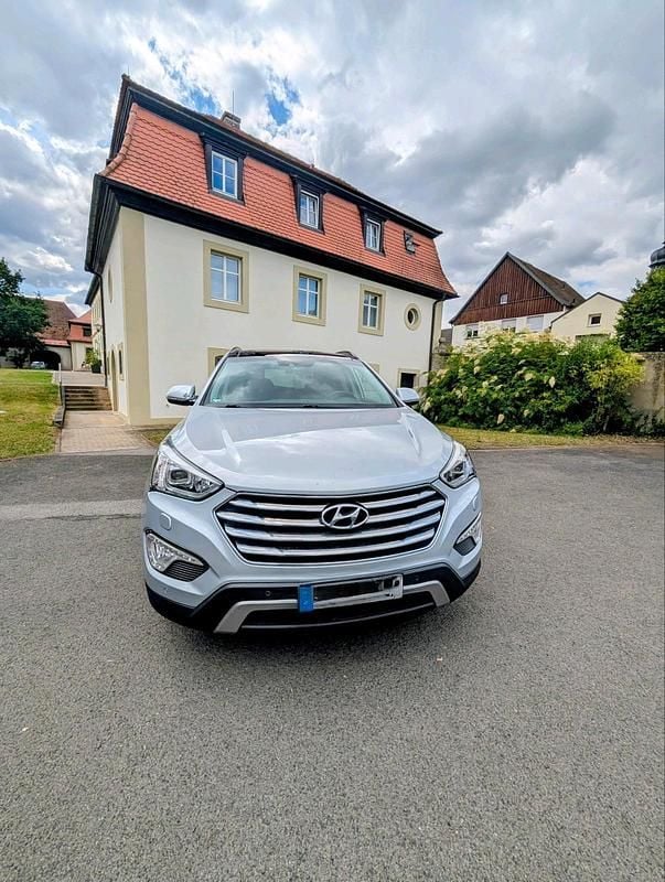 Grau Gebraucht 2015 Hyundai Grand Santa Fe SUV | 14.000 € (Superpreis) - Bild 1/4