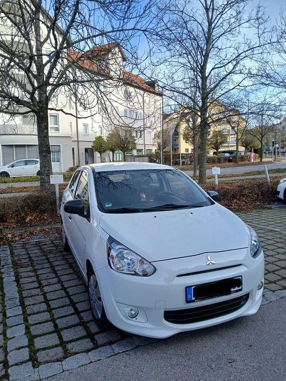 Weiß Gebraucht 2015 Mitsubishi Space Star Kleinwagen | 4.000 € (Fairer Preis) - Bild 1/4