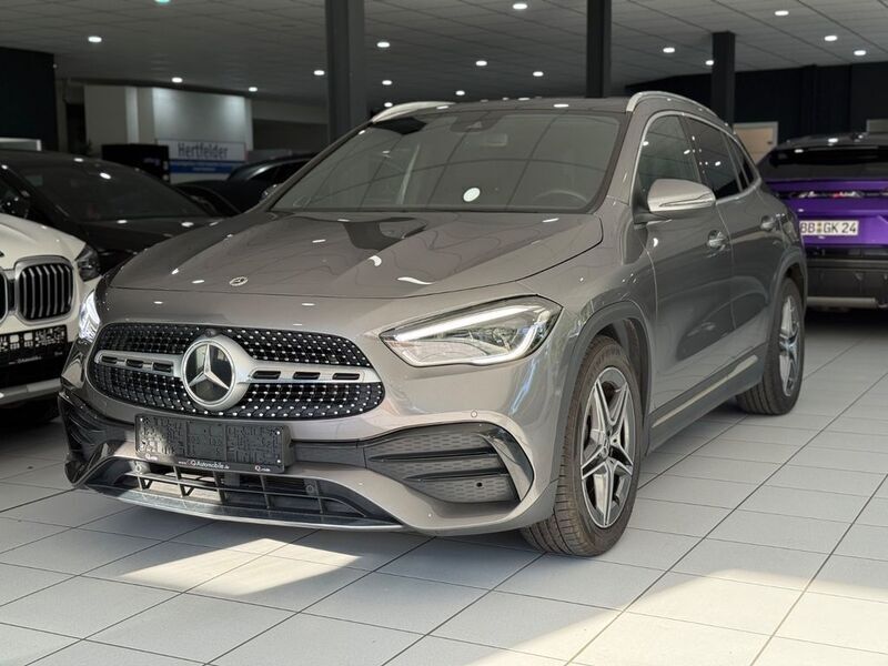Grau Gebraucht 2021 Mercedes GLA200 AMG line SUV | 32.990 € (Etwas zu teuer) - Bild 1/4