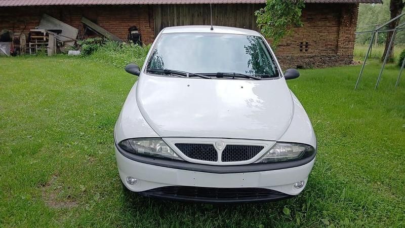 Weiß Gebraucht 1998 Lancia Ypsilon Kleinwagen | 950 € - Bild 1/4