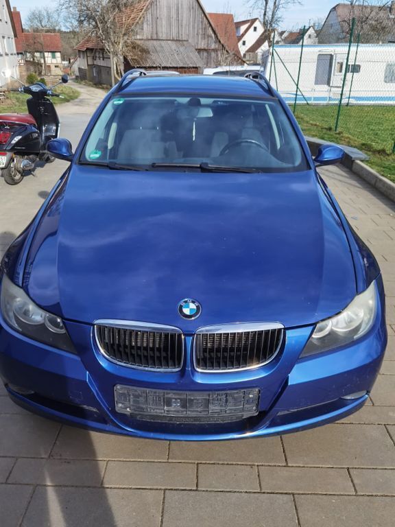 Blau Gebraucht 2007 BMW 318 Kombi | 2.200 € (Guter Preis) - Bild 1/4