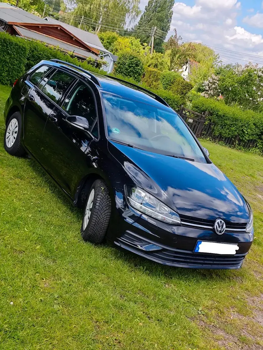 Second-hand VW Golf VII 110 CP (80 kW) 2020 Negru Break