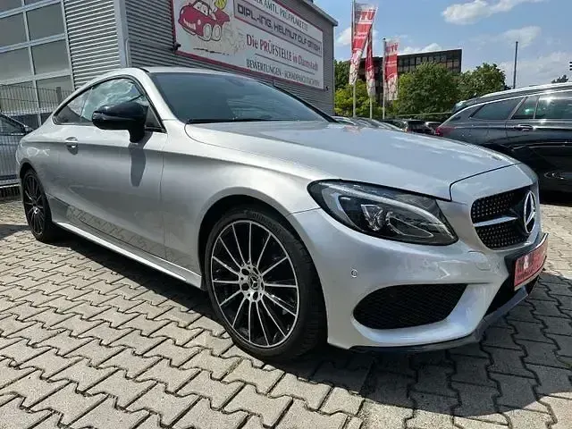 Gebraucht Mercedes C300 AMG line 245 PS (180 kW) 2017 Iridiumsilber Coupé