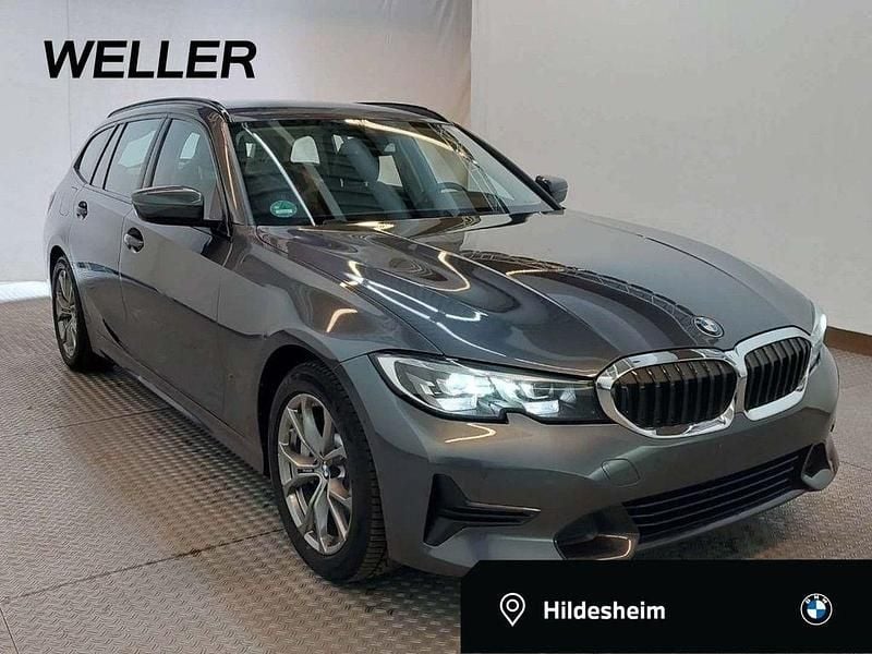 Mineralgrau Gebraucht 2022 BMW 330 Sport Line Kombi | 25.890 € (Guter Preis) - Bild 1/4