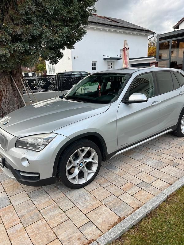 Silber Gebraucht 2013 BMW X1 SUV | 12.500 € (Fairer Preis) - Bild 1/4