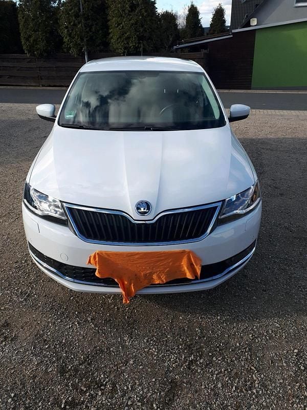 Gebraucht Skoda Rapid 110 PS (80 kW) 2018 Weiß Kleinwagen