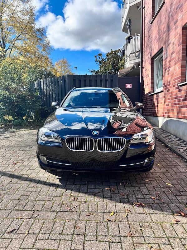 Schwarz Gebraucht 2013 BMW 530 Kombi | 9.500 € (Fairer Preis) - Bild 1/4