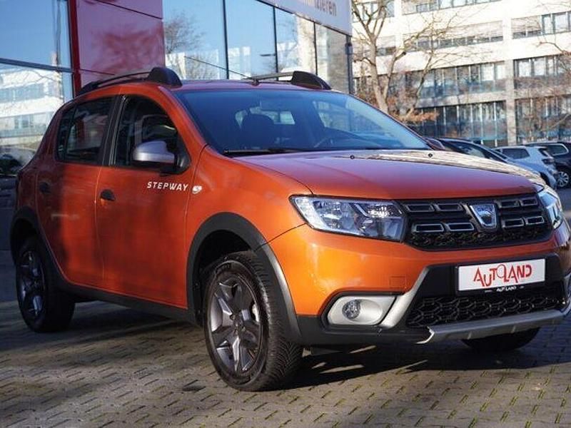 Gebraucht Dacia Sandero Stepway 90 PS (66 kW) 2017 Orange SUV