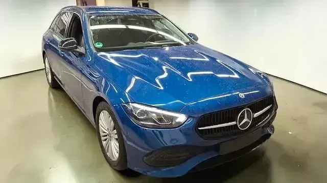 Gebraucht Mercedes C220 Avantgarde 270 PS (198 kW) 2023 Blau Limousine