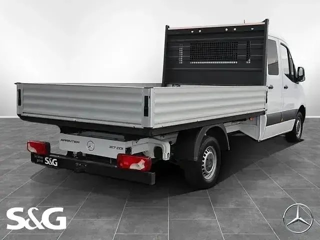 Używany Mercedes Sprinter 170 KM (125 kW) 2021 Biały Van