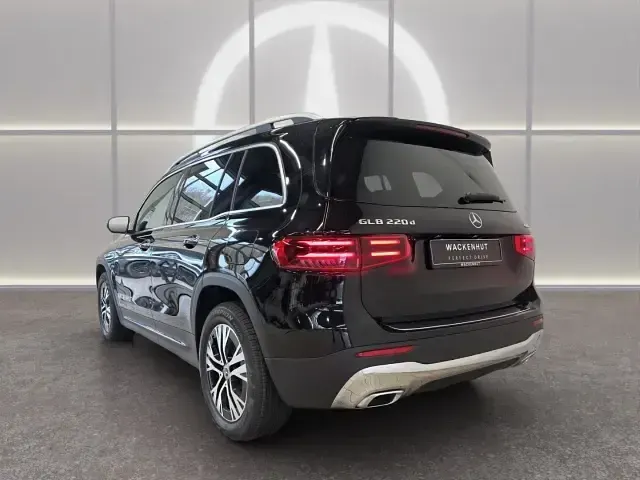 Gebraucht Mercedes GLB220 Advanced Plus 190 PS (139 kW) 2026 Schwarz SUV