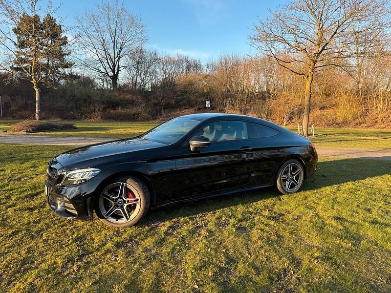 Gebraucht Mercedes C180 115 PS (84 kW) 2019 Schwarz Coupé