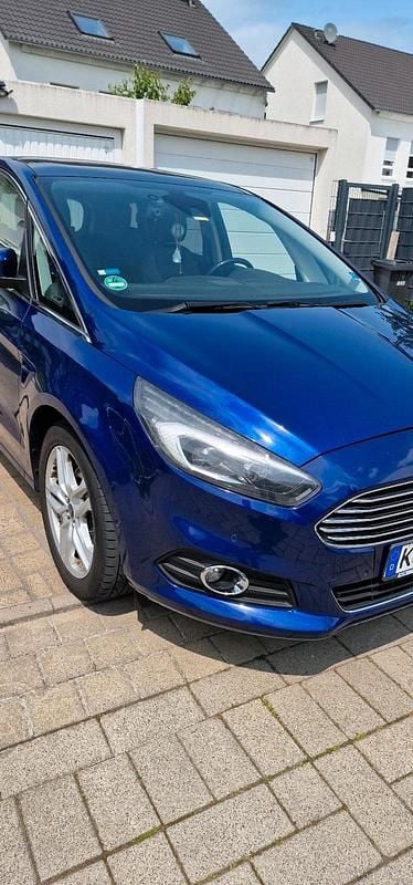 Używany Ford S-MAX Titanium 180 KM (132 kW) 2017 Niebieski Minivan