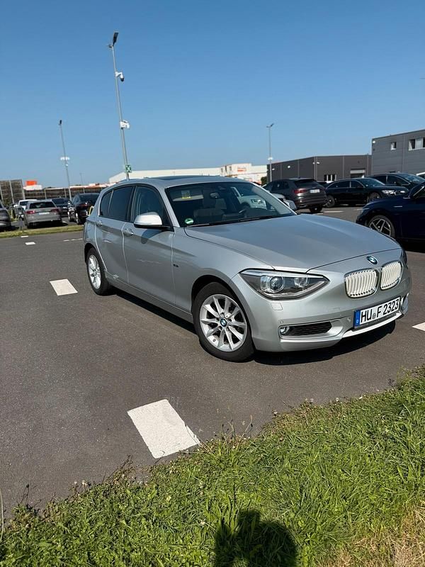 Silber Gebraucht 2015 BMW 120 Kleinwagen | 15.800 € (Fairer Preis) - Bild 1/4