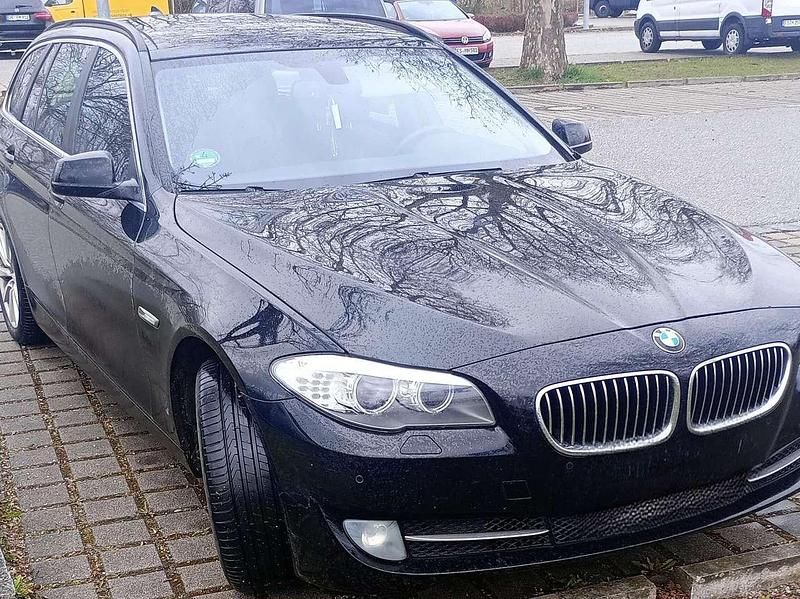 Gebraucht BMW 520 184 PS (135 kW) 2013 Schwarz Kombi