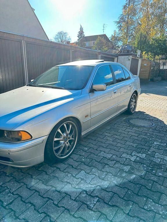 Silber Gebraucht 2002 BMW 525 Performance Limousine | 2.600 € (Superpreis) - Bild 1/4